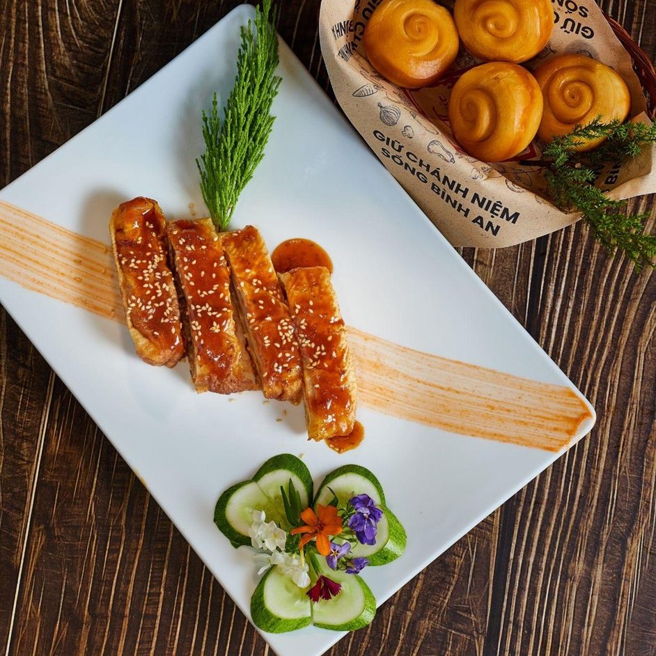 Chay Tuệ Garden Quận 7 – Không Gian Ẩm Thực Chay Thanh Tịnh Giữa Lòng Sài Gòn 8 Phu Truc Quay Bac Kinh e1686043700770